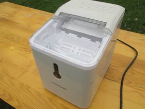 Frigidaire Countertop Ice Maker...