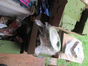 WetDry floral foam, glass vases an...