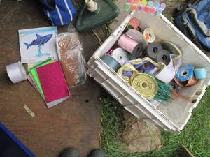 Clamshell closing tote full of Ribb...