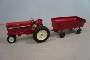 Vintage Ertl International Harvester Tractor and Wagon Set