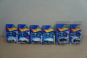 6 Hot Wheels