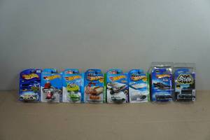 8 Hot Wheels