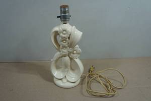 Antique Creamy White Ceramic Ribbon Flower Table Lamp