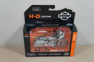 Maisto Harley Davidson 2002 FLTR Road Glide 118 Scale Model