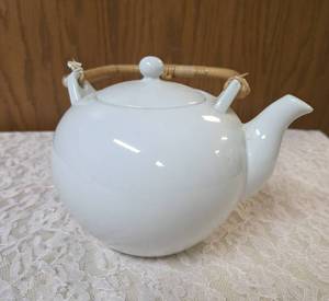Mikasa fine China white teapot with a lid made of  porcelain with woven bamboo handle.   Mikasa origin is Japan.&nbsp