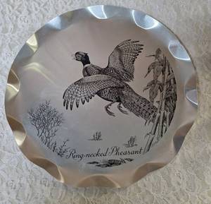Vintage J.R. Dob Stylemaster aluminum tray plaque featuring a Ring Necked Pheasant  Design. Hazel-Atlas Pitcher and 6 glasses.&nbsp