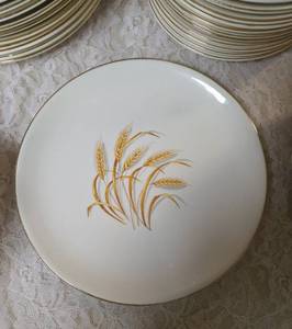Complete -Place setting for fifteen, dinner plate,  salad plate, soup bowl, coffee plate. Set of Homer Laughlin Golden Wheat dinnerware, featuring 22k gold trim and a wheat stalk pattern.&nbsp&nbsp