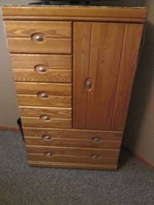 Wood gentlemans dresser with 6 dra...