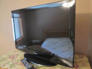 Insignia flat screen TV with remote...