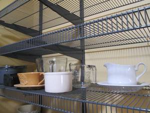 Glass measuring cups, cake pan, Sto...