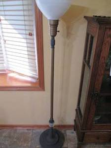 Heavy Brass tone floor lamp with mi...