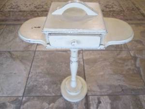 Unique Shabby Chic pedestal style t...