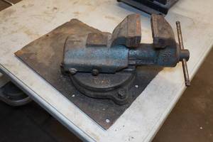 Swivel Bench Vise