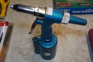 Northern Industrial Air Rivet Gun