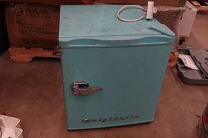 Vintage Style Frigidaire Mini Fridge