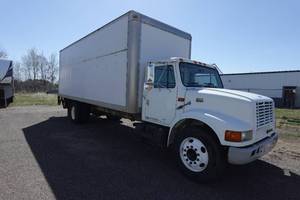 2000 International 4700 T444E 24 Box Truck with Rear Lift - 7.3L Diesel