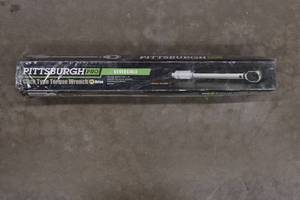 Pittsburgh Pro 38 Drive Torque Wrench
