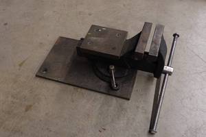 Swivel Bench Vise