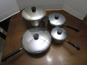 Revere Ware � Cookware set with li...
