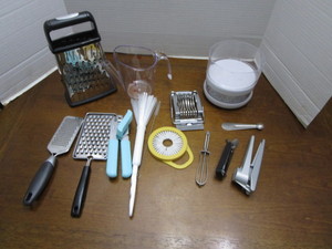 Graters, Food scale, garlic press, ...