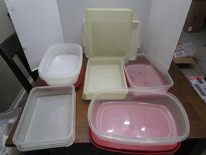 Tupperware & Storage � large cake...