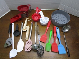 Measuring cups, measuring spoons, a...