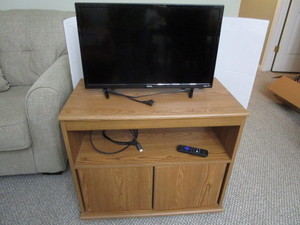 TV stand 24� H x 28 �� W x 15 �...