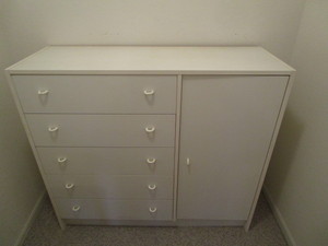Dresser 5 drawers and 1 door 48� x...