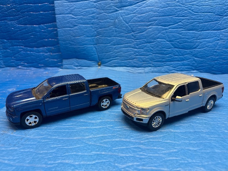 Diecast Pickup Trucks  Chevrolet Silverado & Ford F-150 Crew Cab (Pair)