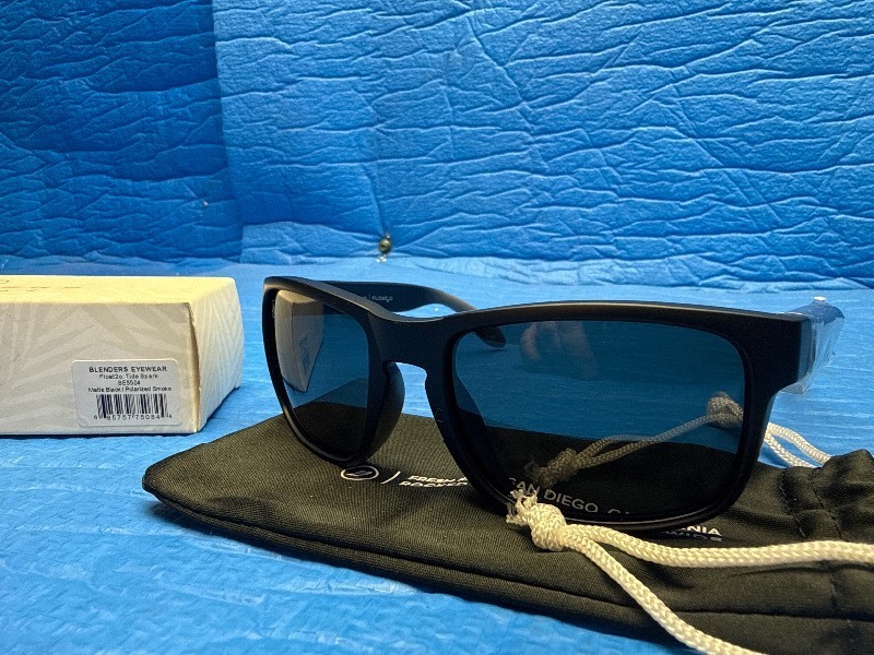 Blenders Polarized Sunglasses Float2O Tide Spark Matte Black w Box & Case