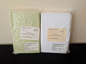 ML - The Company Store QU39 STD Lily & QU39 STD White Bamboo Cotton Pillowcases