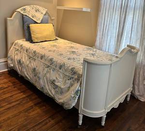 UBR2 - White French Style Twin Bed with Arched Footboard - Includes Bedding