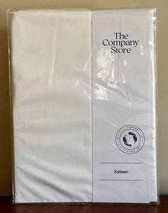 UBR3 - The Company Store Satine Queen Fitted Sheet - White - 60x80in (152x203cm)