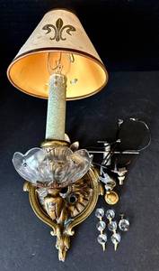 K - Vintage Fleur-de-Lis Brass Wall Sconce with Glass Shade - Parts Missing