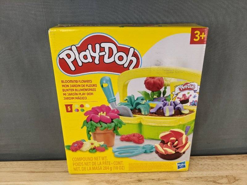 Play-Doh Blooming Flowers Set - Brand New