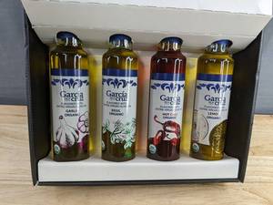 Garcia de la Cruz Flavored Extra Virgin Olive Oil 4-Bottle Set - Garlic, Basil, Lemon, Hot Chili - Brand New