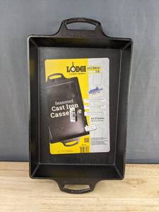 Lodge Cast Iron 9 x 13 Bakeware Pan - Brand New