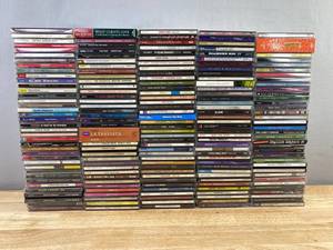 190 CD Music Collection - Elvis Presley, Shania Twain, George Strait, Celine Dion, Norah Jones, Will Smith, Celine Dion, Aretha Franklin C