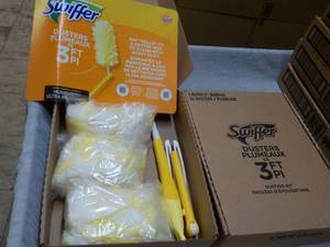 2 Swiffer 3 ft Dusters with Extra D...