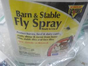 1.33 gallon Barn and Stable Fly Spr...