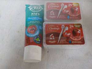 Toms Kids Toothpaste and 48 Mini D...