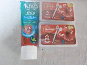 Toms Kids Toothpaste and 48 Mini D...