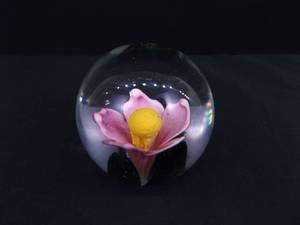 Vintage Dynasty Gallery Flower Paperweight