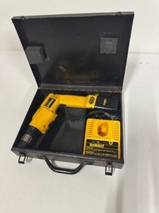 Dewalt Cordless Drilldriver W Metal Case