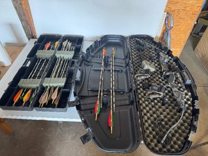 XI Miles Keller Legend Magnum Bow, Arrows, & Case