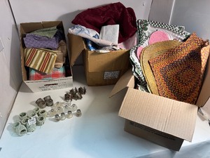 Large Lot of Table Cloths, Napkins, Napkin Rings, Placemats & Salt n Pepper Shakers