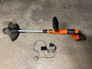 BlackDecker 40V Max Lithium-Ion String TrimmerEdger W Charger