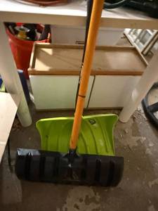 Snow Joe Snow Shovel & Snow Pusher 2 Pc Winter Tool Lot Good