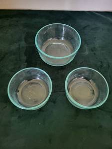Pyrex Glass Mixing Bowls Set