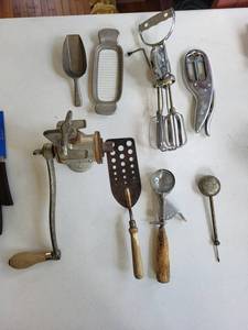OLMAX Vintage Meat Grinder and kitchen tools